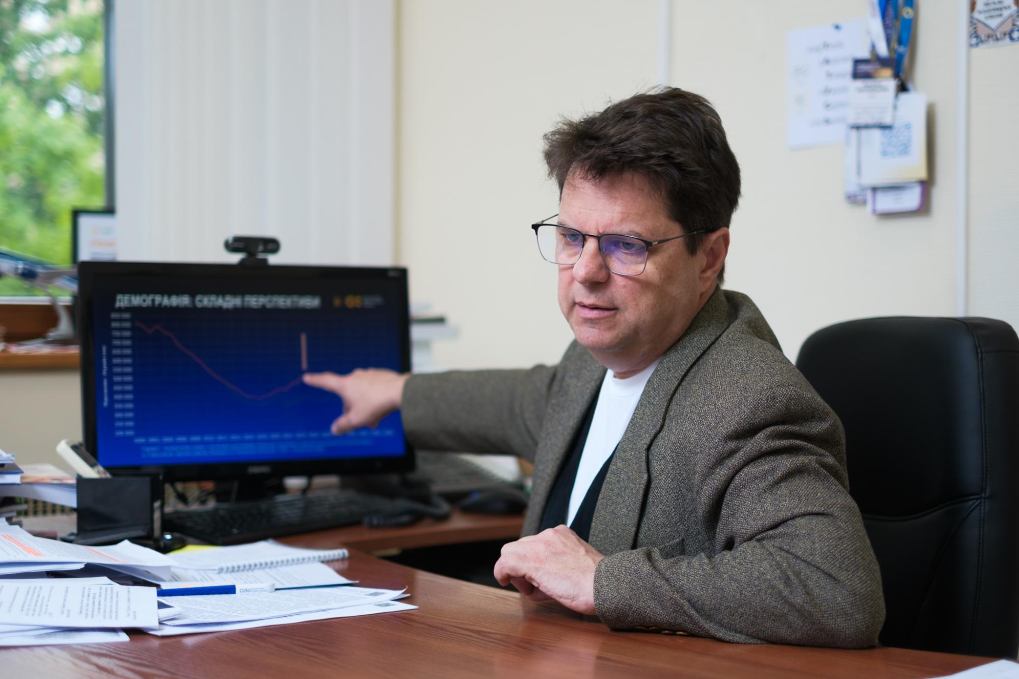 Мами вивозять 17-річних синів за кордон, але вони пишуть НМТ, – Михайло Винницький, МОН